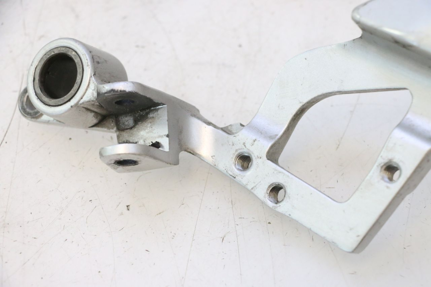 photo de PEDANA ANTERIORE DESTRA SUPPORTO YAMAHA FJR 1300 (2001 - 2005) - Dettaglio del componente