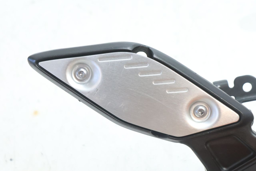 photo de PIASTRA PEDANA ANTERIORE DESTRA YAMAHA FZ8 800 (2010 - 2016) - Dettaglio del componente