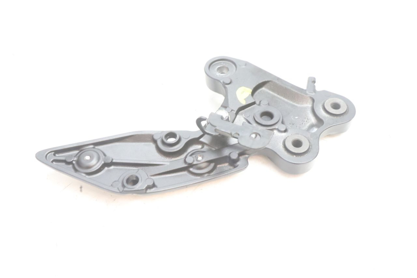 photo de PIASTRA PEDANA ANTERIORE DESTRA YAMAHA FZ8 800 (2010 - 2016) - Dettagli dei punti di fissaggio