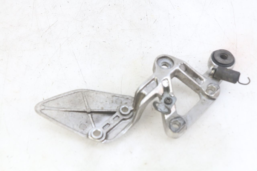 photo de PIASTRA DI SUPPORTO PEDANA ANTERIORE DESTRA YAMAHA FZS FAZER 600 (1998 - 2001) - Primo piano tecnico