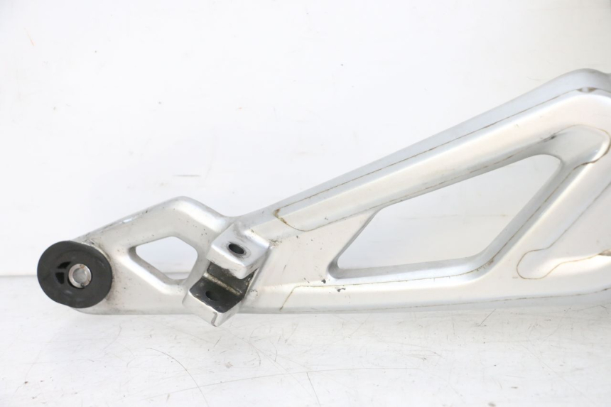 photo de PEDANA ANTERIORE DESTRA SUPPORTO BMW G310 R 310 (2016 - 2020) - Dettagli dei punti di fissaggio