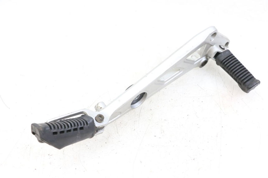 photo de PEDANA ANTERIORE DESTRA SUPPORTO HYOSUNG GF 125 (2001 - 2005) - Dettaglio del componente