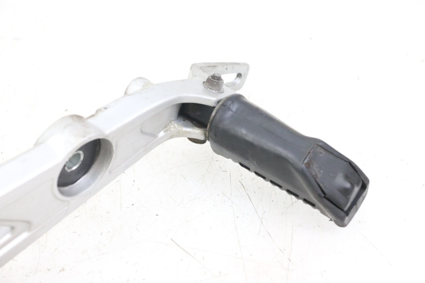 photo de PEDANA ANTERIORE DESTRA SUPPORTO HYOSUNG GF 125 (2001 - 2005) - Zoom sullo stato d'uso