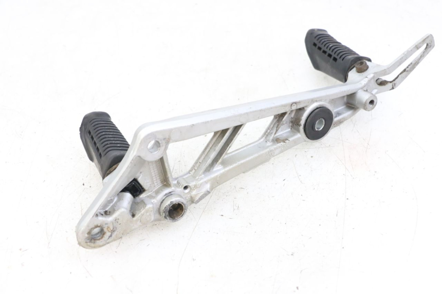 photo de PEDANA ANTERIORE DESTRA SUPPORTO HYOSUNG GF 125 (2001 - 2005) - Dettagli dei punti di fissaggio