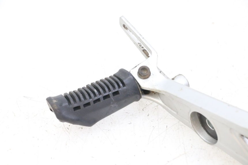 photo de PEDANA ANTERIORE DESTRA SUPPORTO HYOSUNG GF 125 (2001 - 2005) - Ricambio usato controllato