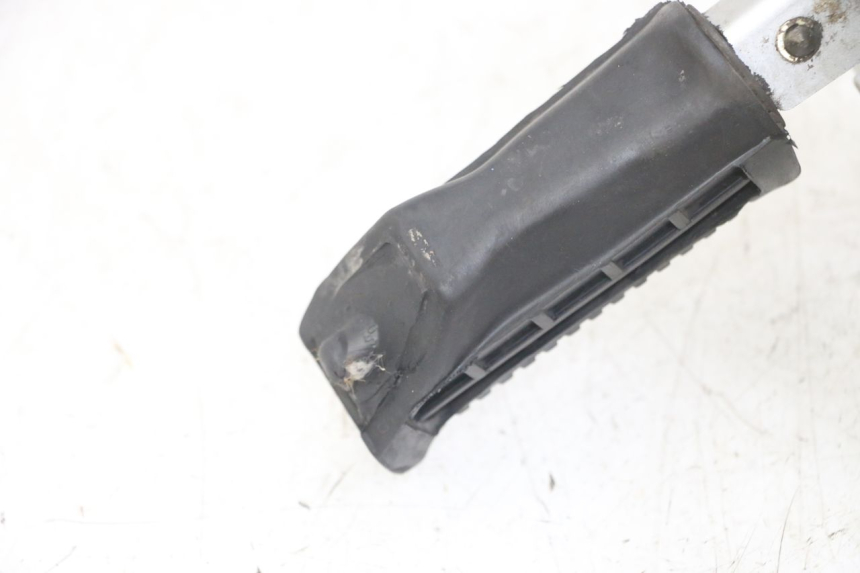 photo de PIASTRA PEDANA ANTERIORE DESTRA SUZUKI GS GSE 500 (2001 - 2003) - Zoom sullo stato d'uso