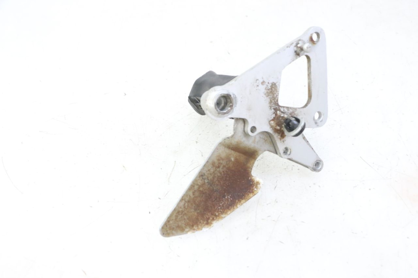 photo de PIASTRA PEDANA ANTERIORE DESTRA SUZUKI GS GSE 500 (2001 - 2003) - Primo piano tecnico