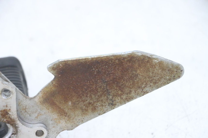 photo de PIASTRA PEDANA ANTERIORE DESTRA SUZUKI GS GSE 500 (2001 - 2003) - Vista d'insieme del prodotto