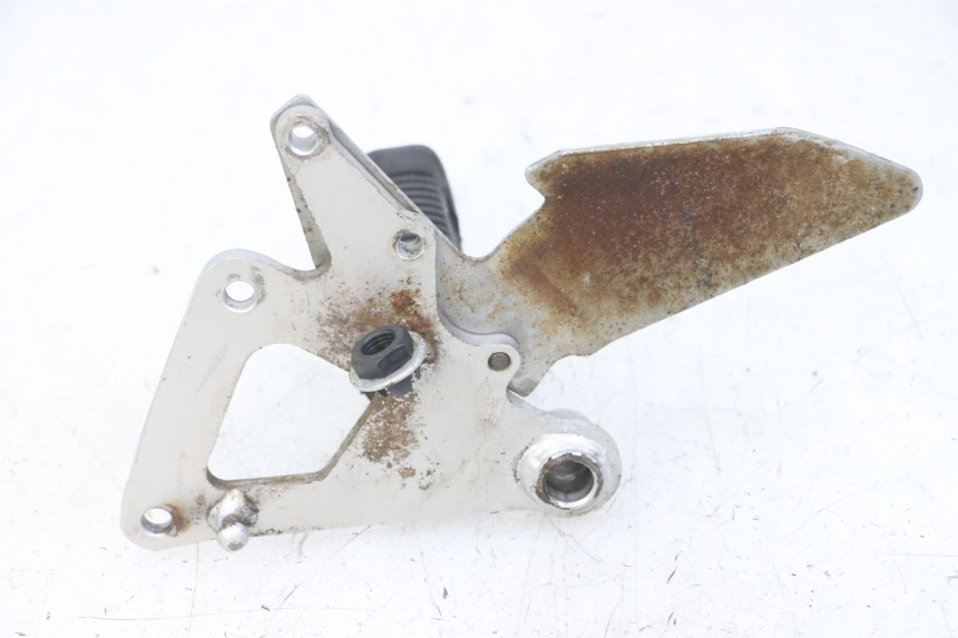 photo de PIASTRA PEDANA ANTERIORE DESTRA SUZUKI GS GSE 500 (2001 - 2003) - Dettagli dei punti di fissaggio