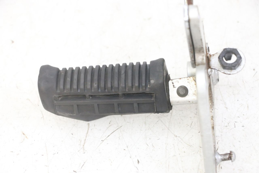 photo de PIASTRA PEDANA ANTERIORE DESTRA SUZUKI GS GSE 500 (2001 - 2003) - Ricambio usato controllato