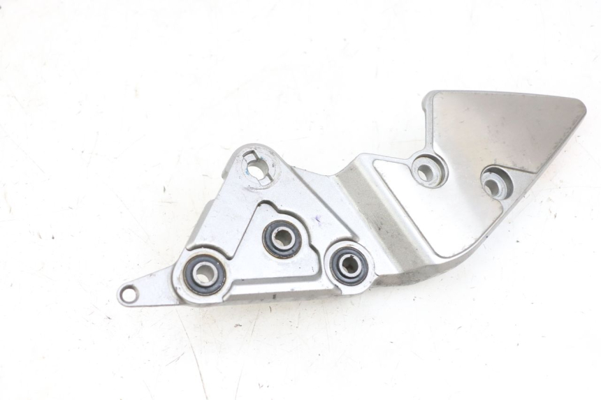 photo de PEDANA ANTERIORE DESTRA SUPPORTO SUZUKI GSF N BANDIT 600 (1996 - 1999) - Dettaglio del componente