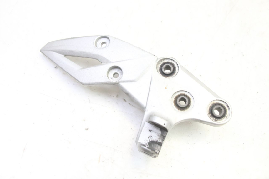 photo de PEDANA ANTERIORE DESTRA SUPPORTO SUZUKI GSR 750 (2011 - 2017) - Vista principale