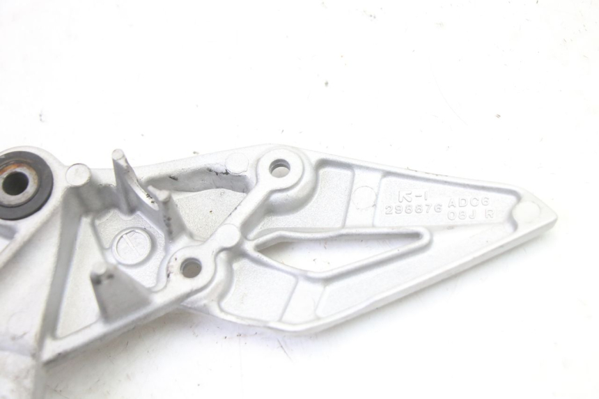 photo de PEDANA ANTERIORE DESTRA SUPPORTO SUZUKI GSR 750 (2011 - 2017) - Dettagli dei punti di fissaggio