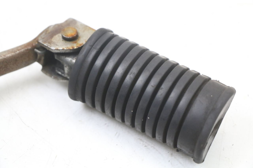 photo de PEDANA ANTERIORE DESTRA SUPPORTO SUZUKI GSX E 250 (1982 - 1983) - Altra angolazione