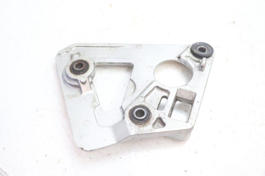 photo de Piastra poggiapiedi anteriore destro SUZUKI GSX F GSXF 750 (1988 - 1998) - Zoom sullo stato d'uso
