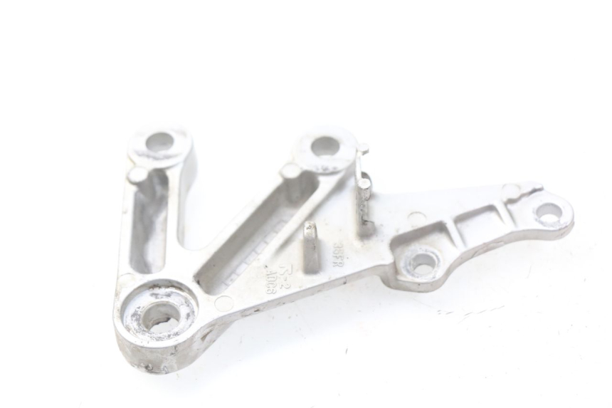 photo de PIASTRA PEDANA ANTERIORE DESTRA SUZUKI GSX-R GSXR 600 (2001 - 2003) - Zoom sullo stato d'uso