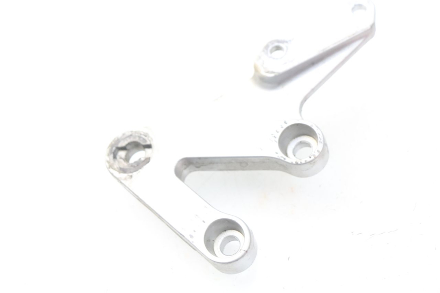 photo de PIASTRA PEDANA ANTERIORE DESTRA SUZUKI GSX-R GSXR 600 (2001 - 2003) - Altra angolazione