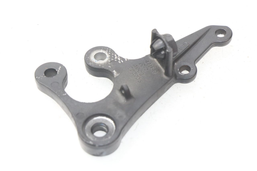 photo de PIASTRA PEDANA ANTERIORE DESTRA SUZUKI GSX-R GSXR K16 1000 (2012 - 2016) - Altra angolazione