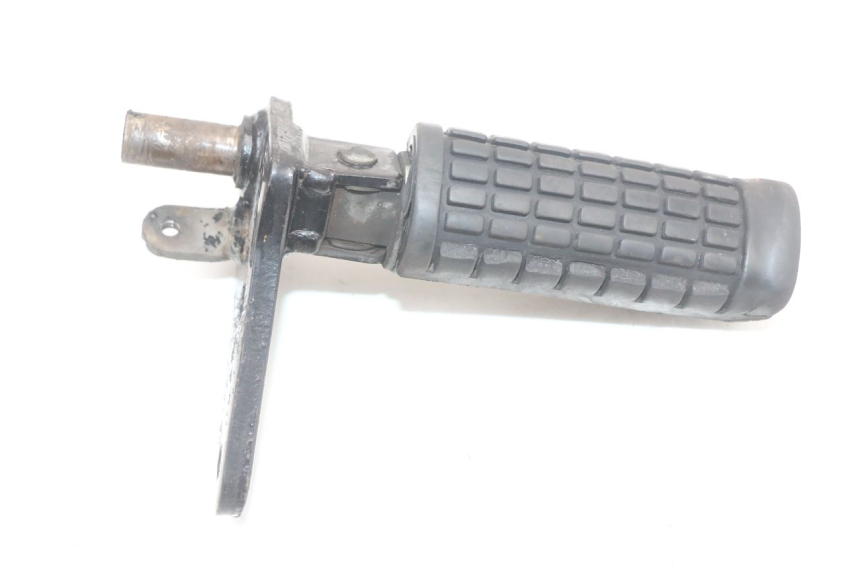 photo de PIASTRA PEDANA ANTERIORE DESTRA SUZUKI GZ MARAUDER 125 (1998 - 2004) - Dettaglio del componente