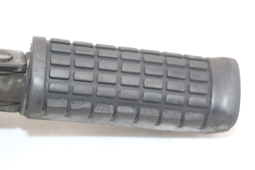 photo de PIASTRA PEDANA ANTERIORE DESTRA SUZUKI GZ MARAUDER 125 (1998 - 2004) - Zoom sullo stato d'uso