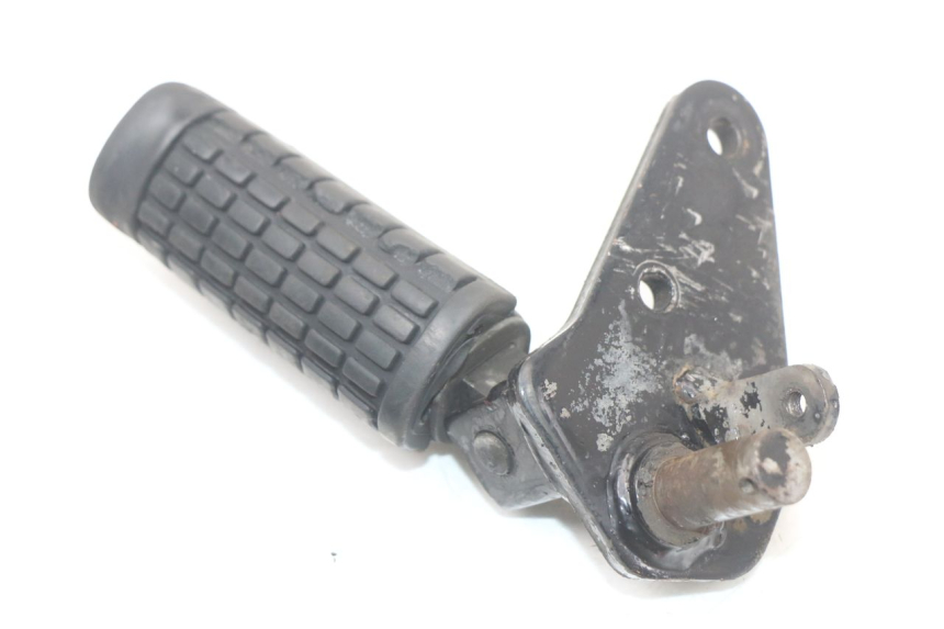 photo de PIASTRA PEDANA ANTERIORE DESTRA SUZUKI GZ MARAUDER 125 (1998 - 2004) - Primo piano tecnico