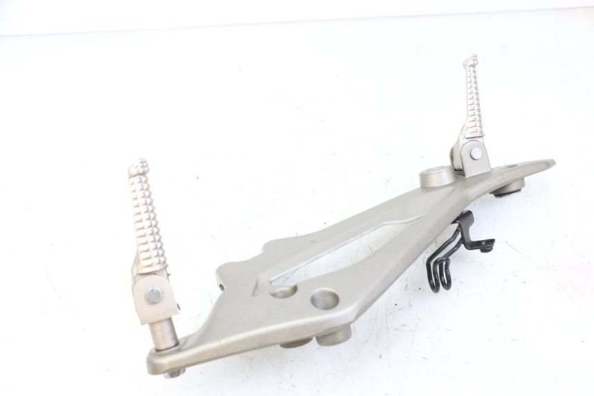 photo de PEDANA ANTERIORE DESTRA SUPPORTO KIDEN KD125-G 125 (2018 - 2022) - Dettaglio del componente