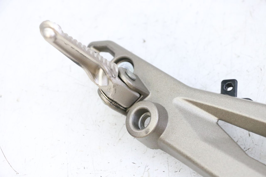 photo de PEDANA ANTERIORE DESTRA SUPPORTO KIDEN KD125-G 125 (2018 - 2022) - Zoom sullo stato d'uso