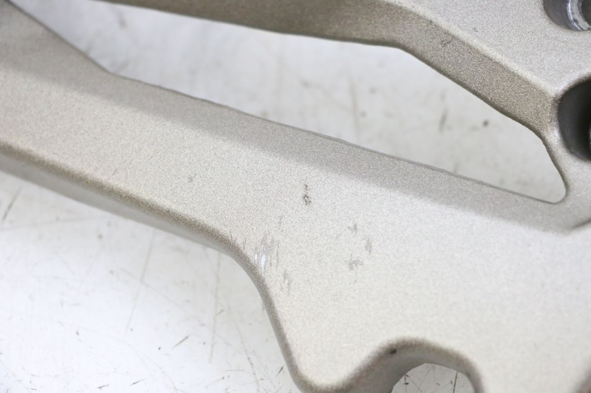 photo de PEDANA ANTERIORE DESTRA SUPPORTO KIDEN KD125-G 125 (2018 - 2022) - Altra angolazione