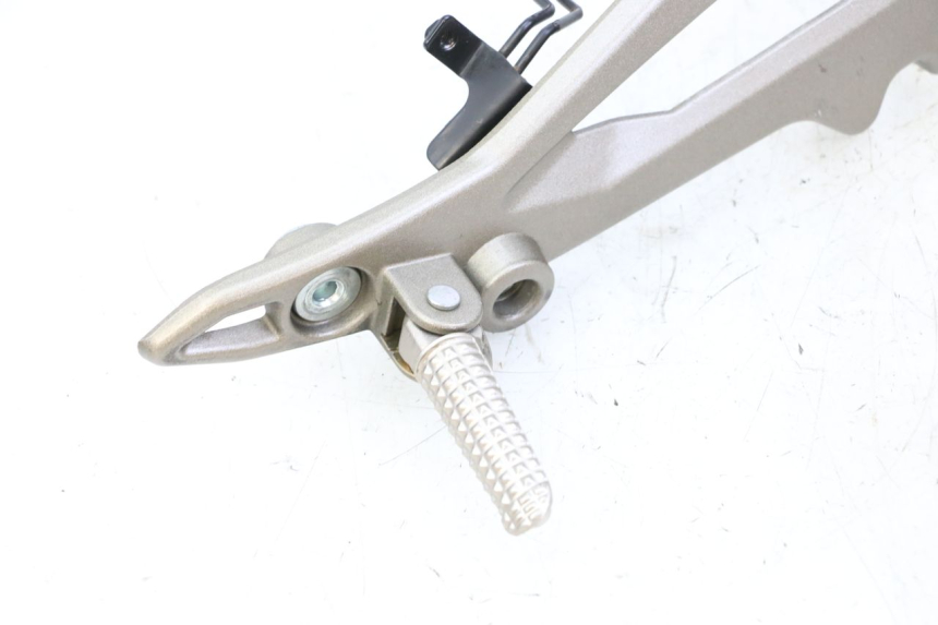 photo de PEDANA ANTERIORE DESTRA SUPPORTO KIDEN KD125-G 125 (2018 - 2022) - Ricambio usato controllato