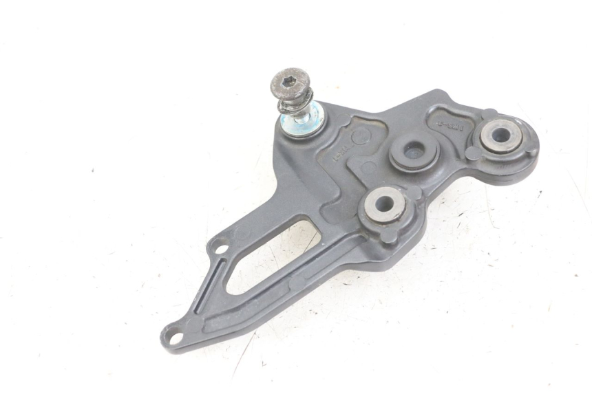 photo de PIASTRA DI SUPPORTO PEDALE ANTERIORE DESTRO YAMAHA MT-07 MT07 ABS 700 (2014 - 2017) - Zoom sullo stato d'uso
