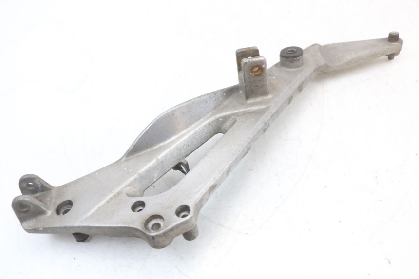 photo de PIASTRA DI SUPPORTO PEDALE ANTERIORE DESTRO HONDA NTV DEAUVILLE 650 (1998 - 2001) - Altra angolazione