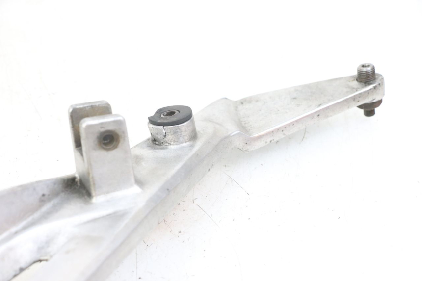 photo de PIASTRA DI SUPPORTO PEDALE ANTERIORE DESTRO HONDA NTV DEAUVILLE 650 (1998 - 2001) - Dettagli dei punti di fissaggio