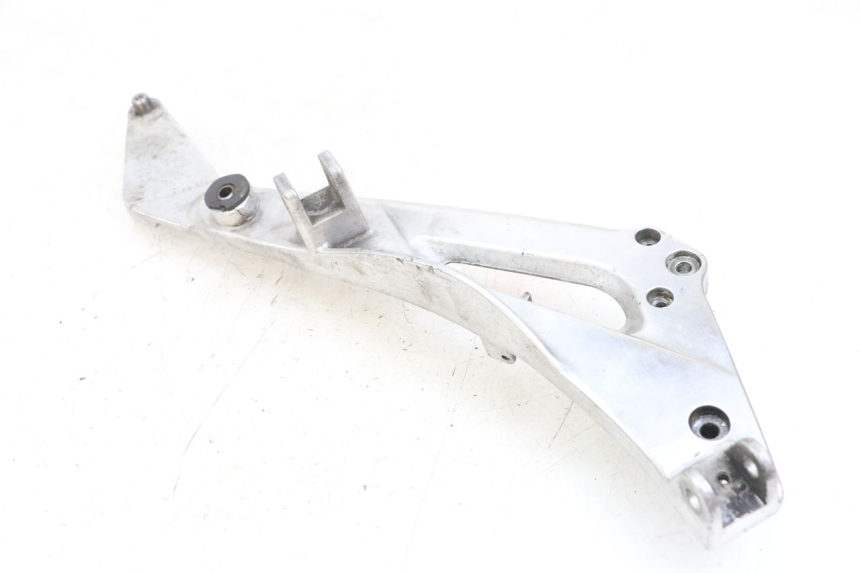 photo de PIASTRA DI SUPPORTO PEDALE ANTERIORE DESTRO HONDA NTV DEAUVILLE 650 (1998 - 2001) - Ricambio usato controllato