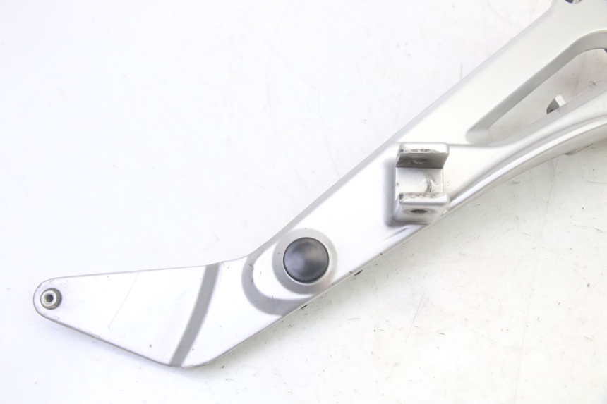 photo de PEDANA ANTERIORE DESTRA SUPPORTO HONDA NTV DEAUVILLE 650 (2001 - 2006) - Dettaglio del componente