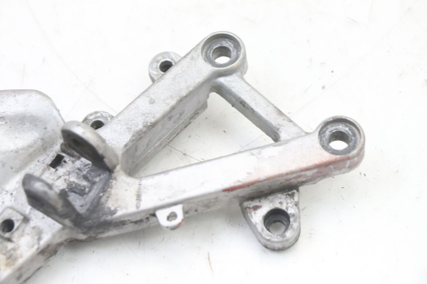 photo de PEDANA ANTERIORE DESTRA SUPPORTO APRILIA RS 50 (1999 - 2005) - Zoom sullo stato d'uso