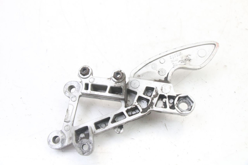 photo de PEDANA ANTERIORE DESTRA SUPPORTO APRILIA RS 50 (1999 - 2005) - Primo piano tecnico