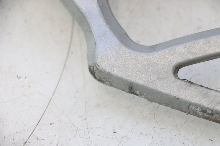 photo de PEDANA ANTERIORE DESTRA SUPPORTO CAN-AM SPYDER RS 1000 (2008 - 2012) - Altra angolazione