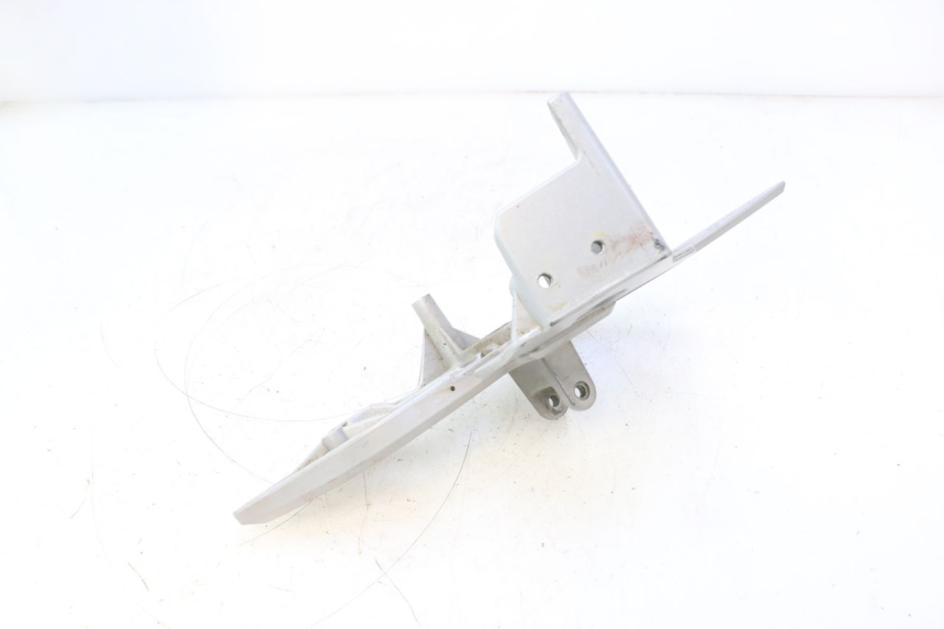 photo de PEDANA ANTERIORE DESTRA SUPPORTO CAN-AM SPYDER RS 1000 (2008 - 2012) - Dettagli dei punti di fissaggio