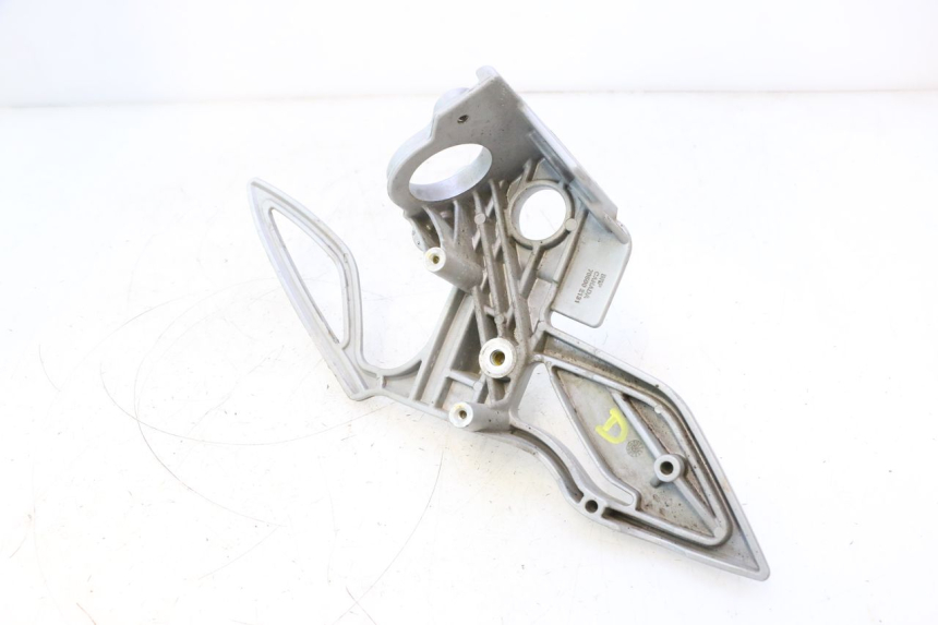 photo de PEDANA ANTERIORE DESTRA SUPPORTO CAN-AM SPYDER RS 1000 (2008 - 2012) - Stato della superficie e materiale
