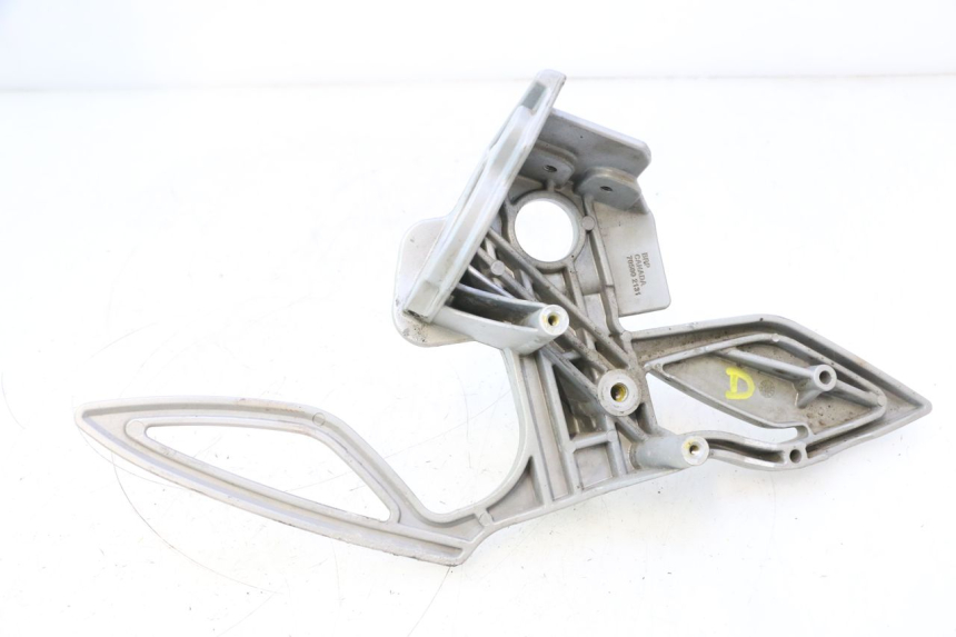 photo de PEDANA ANTERIORE DESTRA SUPPORTO CAN-AM SPYDER RS 1000 (2008 - 2012) - Ricambio usato controllato