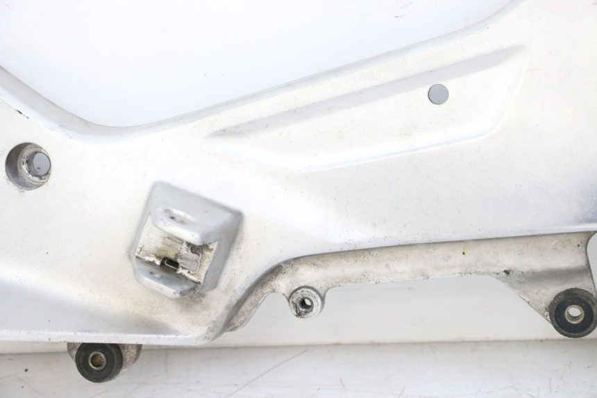 photo de PEDANA ANTERIORE DESTRA SUPPORTO HONDA ST PAN EUROPEAN 1300 (2002 - 2013) - Caratteristiche distintive