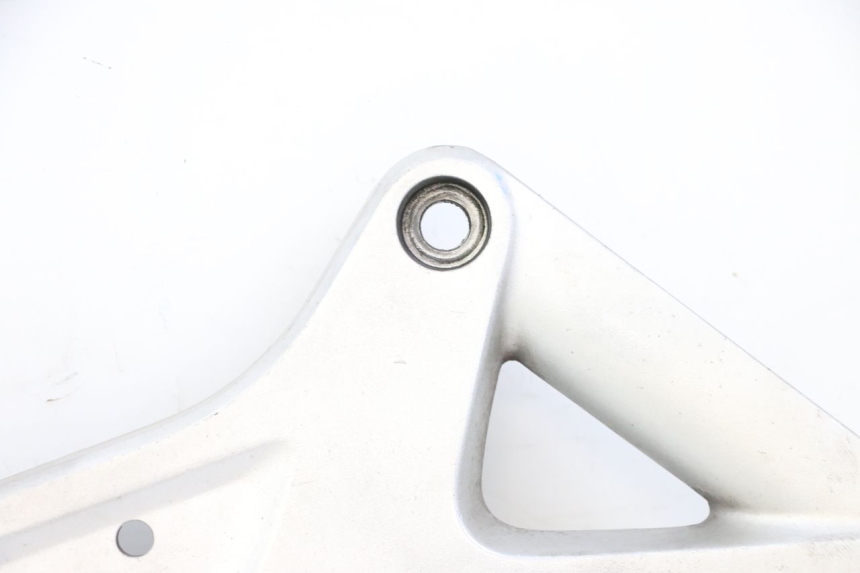 photo de PEDANA ANTERIORE DESTRA SUPPORTO HONDA ST PAN EUROPEAN 1300 (2002 - 2013) - Zoom sui componenti