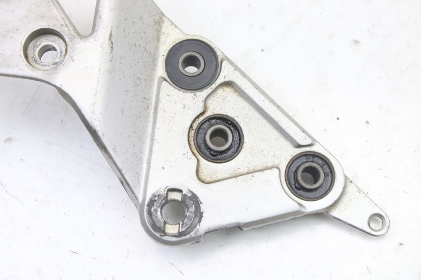 photo de PEDANA ANTERIORE DESTRA SUPPORTO SUZUKI GSX F GSXF 650 (2007 - 2015) - Zoom sullo stato d'uso
