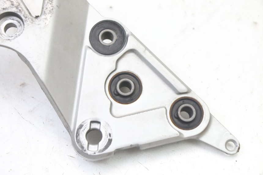 photo de PEDANA ANTERIORE DESTRA SUPPORTO SUZUKI GSX F GSXF 650 (2007 - 2015) - Zoom sullo stato d'uso
