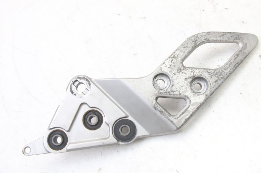 photo de PEDANA ANTERIORE DESTRA SUPPORTO SUZUKI GSX F GSXF 650 (2007 - 2015) - Altra angolazione