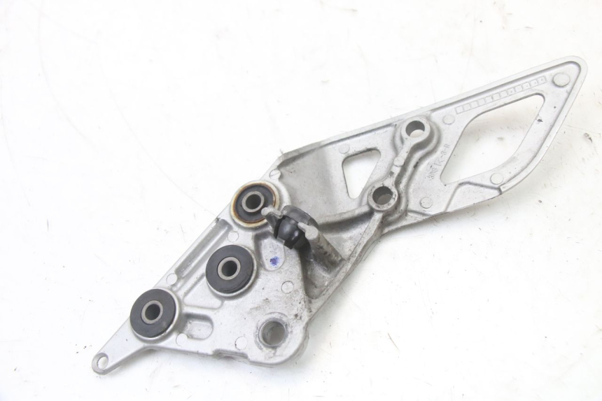 photo de PEDANA ANTERIORE DESTRA SUPPORTO SUZUKI GSX F GSXF 650 (2007 - 2015) - Primo piano tecnico