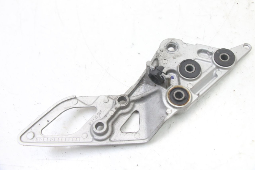 photo de PEDANA ANTERIORE DESTRA SUPPORTO SUZUKI GSX F GSXF 650 (2007 - 2015) - Stato della superficie e materiale