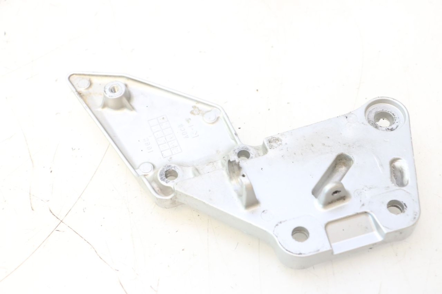 photo de PEDANA ANTERIORE DESTRA SUPPORTO SUZUKI SV S 650 (2003 - 2009) - Altra angolazione