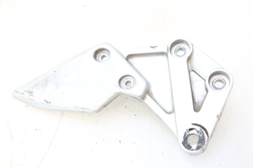 photo de PEDANA ANTERIORE DESTRA SUPPORTO SUZUKI SV S 650 (2003 - 2009) - Dettagli dei punti di fissaggio