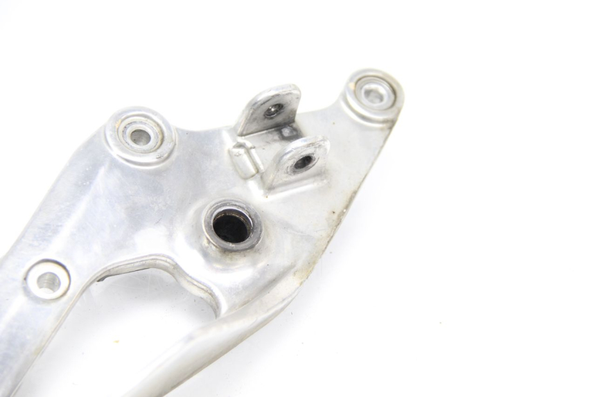 photo de Piastra poggiapiedi anteriore destro YAMAHA TDM ABS 900 (2002 - 2014) - Zoom sullo stato d'uso